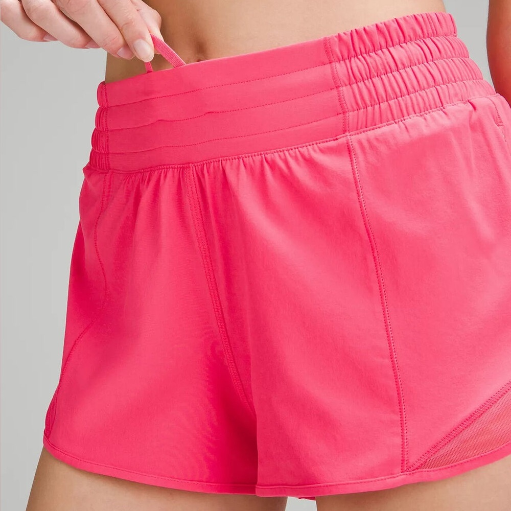 Lip Gloss Hotty Hot High-Rise Short 2.5” Lululemon - Picture 7 of 10